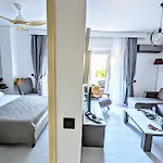 Mini Mansion